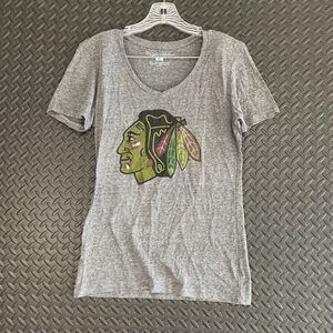 Wright & Ditson Chicago Black Hawks Gray Scoop V Neck Women's‎ Shirt Size XL